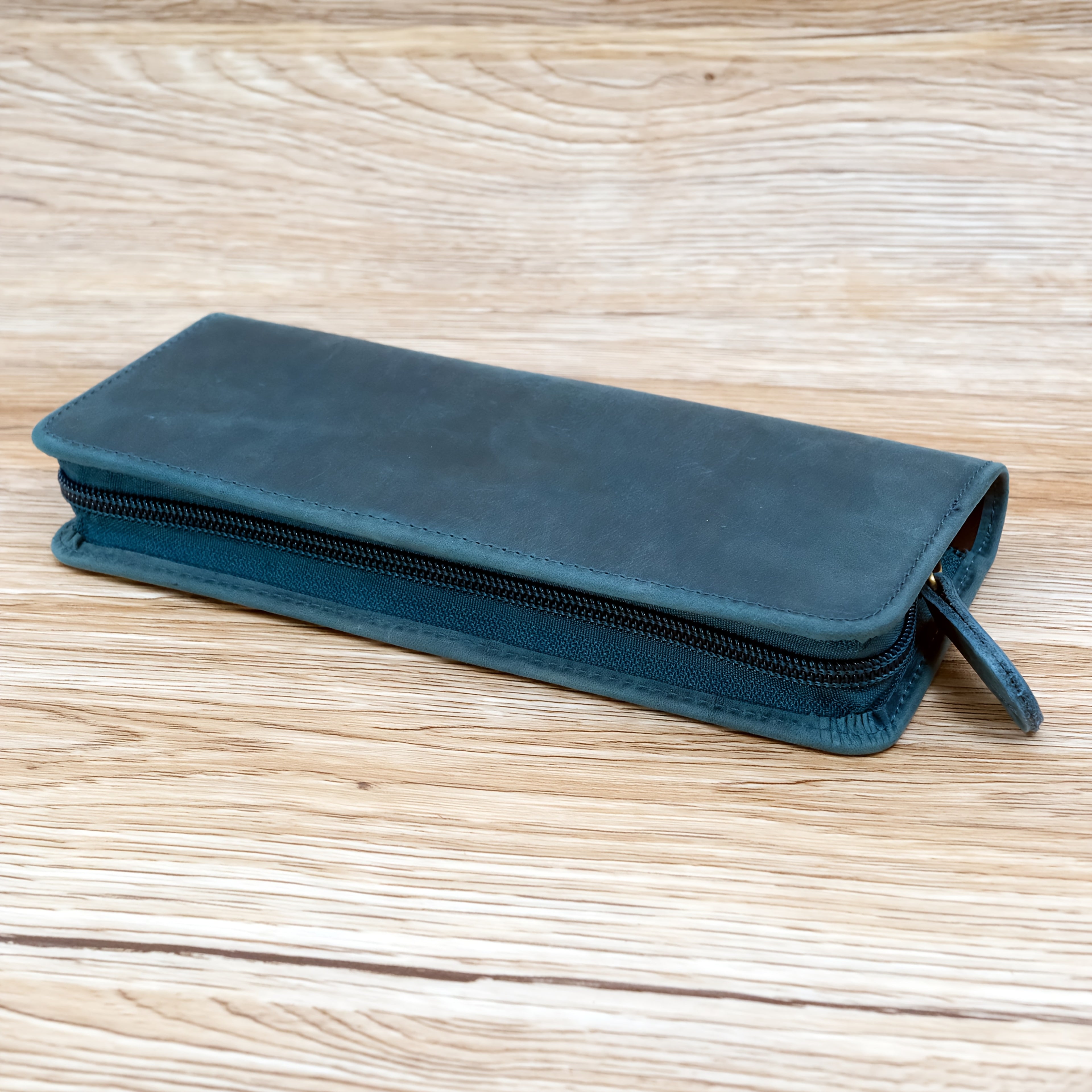 A Vintage Crazy Horse Leather Pencil Case Made of Top Layer Cowhide, Featuring a Creative Square Zipper Design, Pocket Insert for Pens, Perfect As a Father'S Day Gift Or a Birthday Present for Men