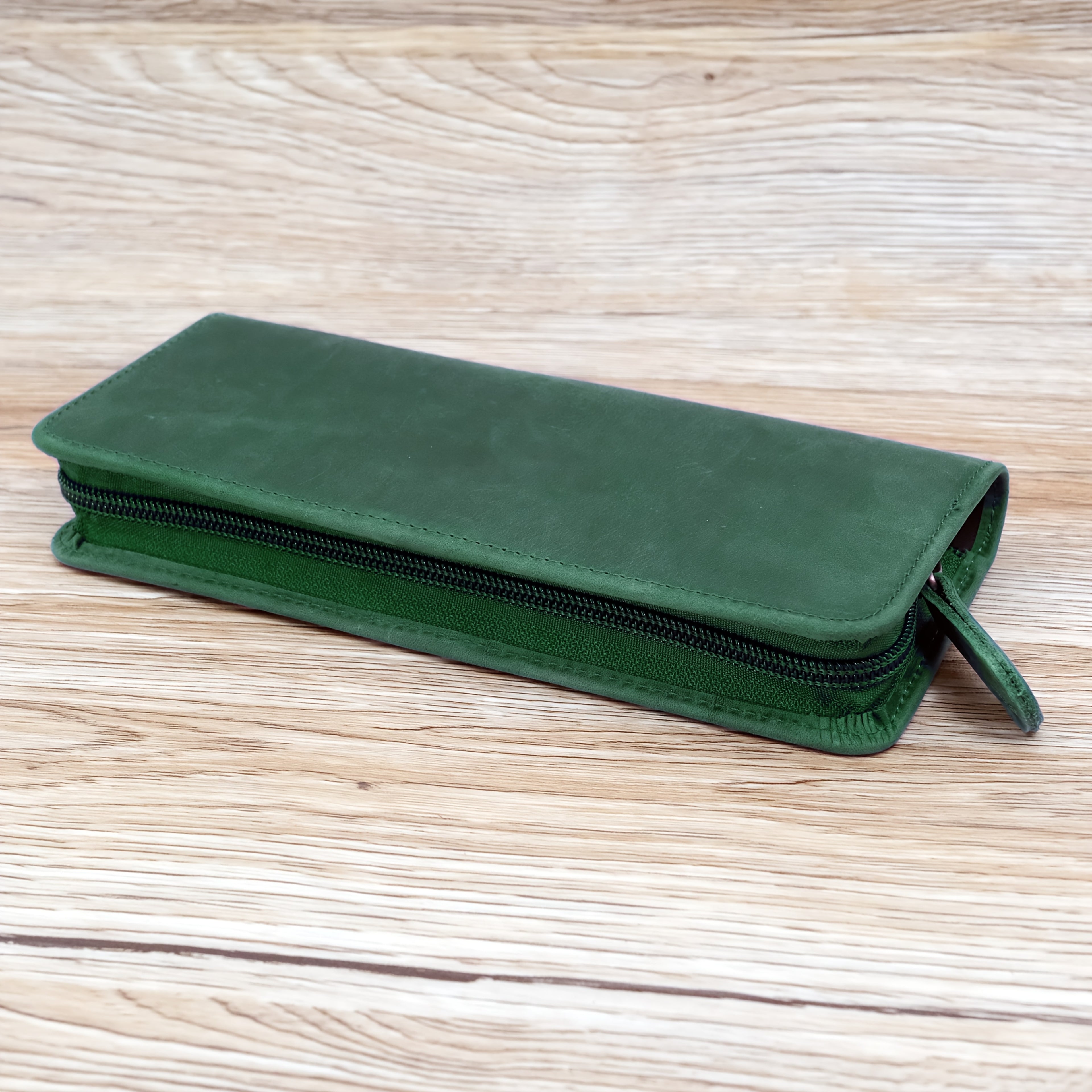 A Vintage Crazy Horse Leather Pencil Case Made of Top Layer Cowhide, Featuring a Creative Square Zipper Design, Pocket Insert for Pens, Perfect As a Father'S Day Gift Or a Birthday Present for Men